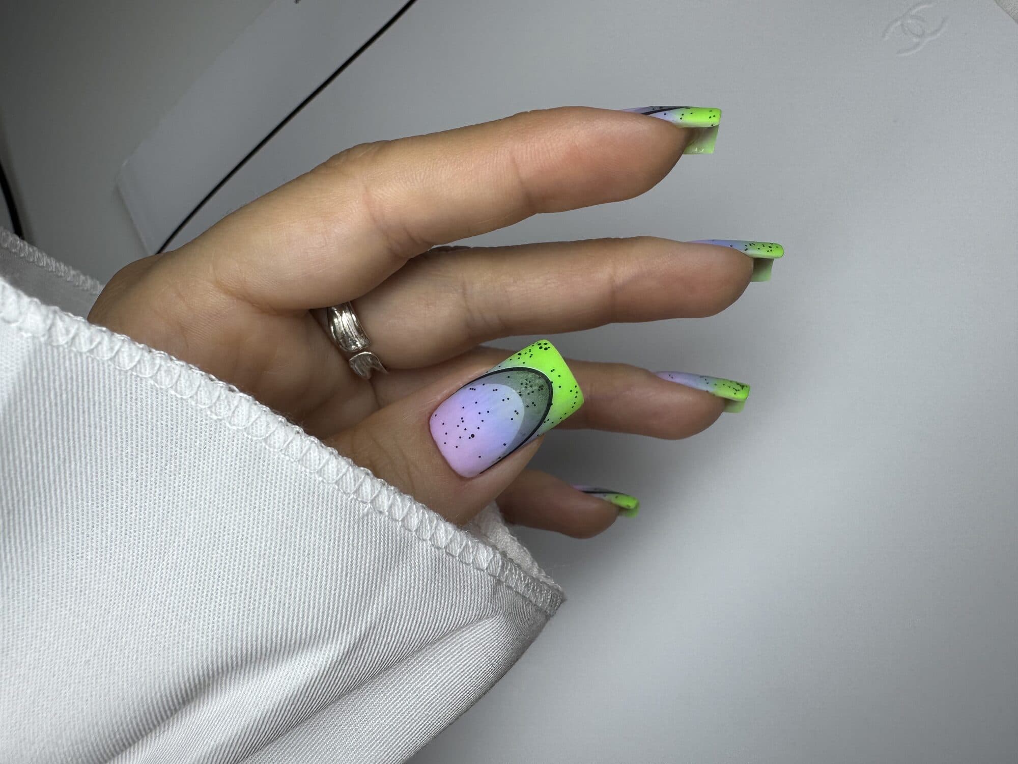 Lilac nails with bright neon green tips
